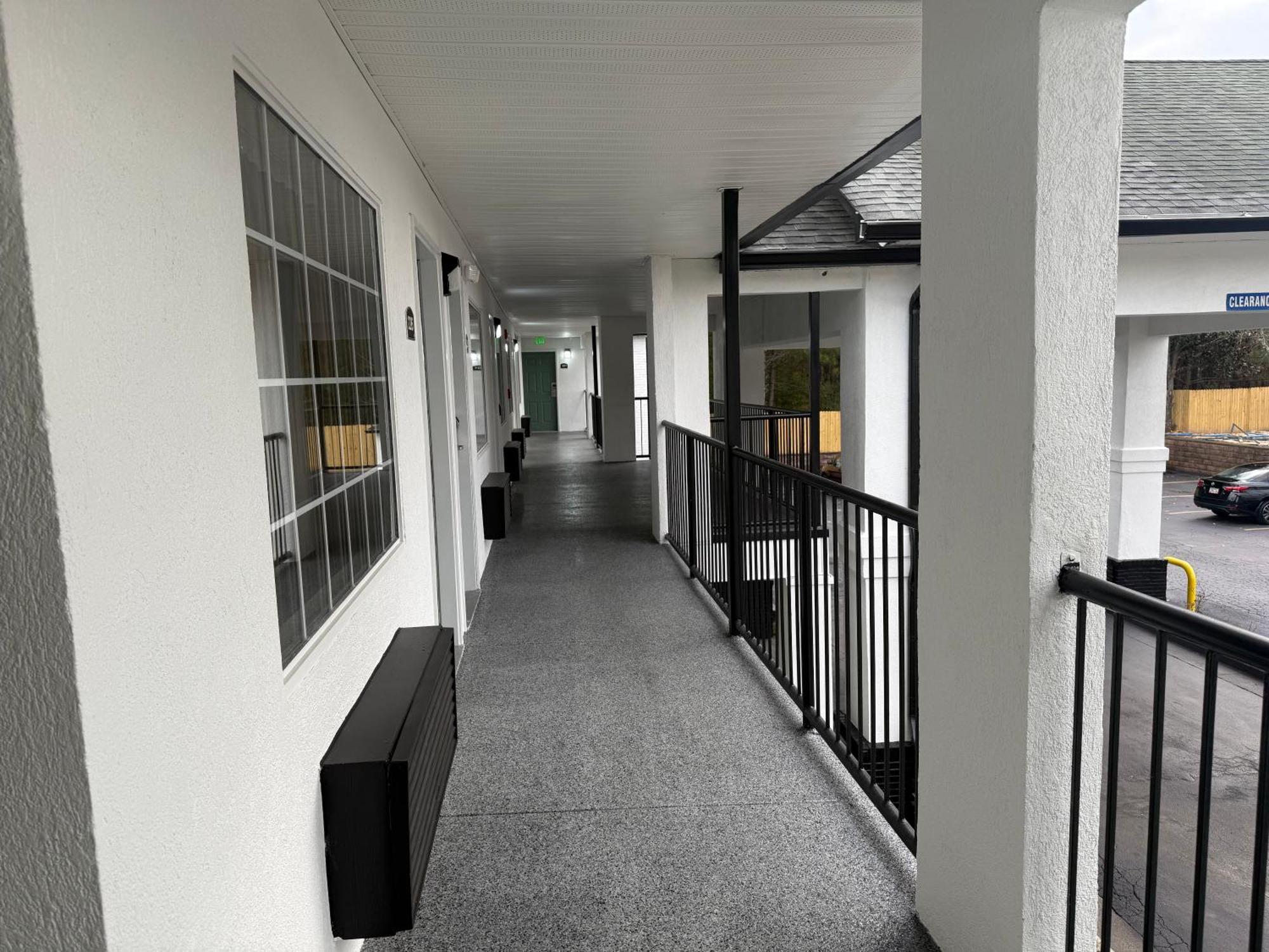 Magnolia Bay Hotel & Suites 琼斯伯勒 外观 照片