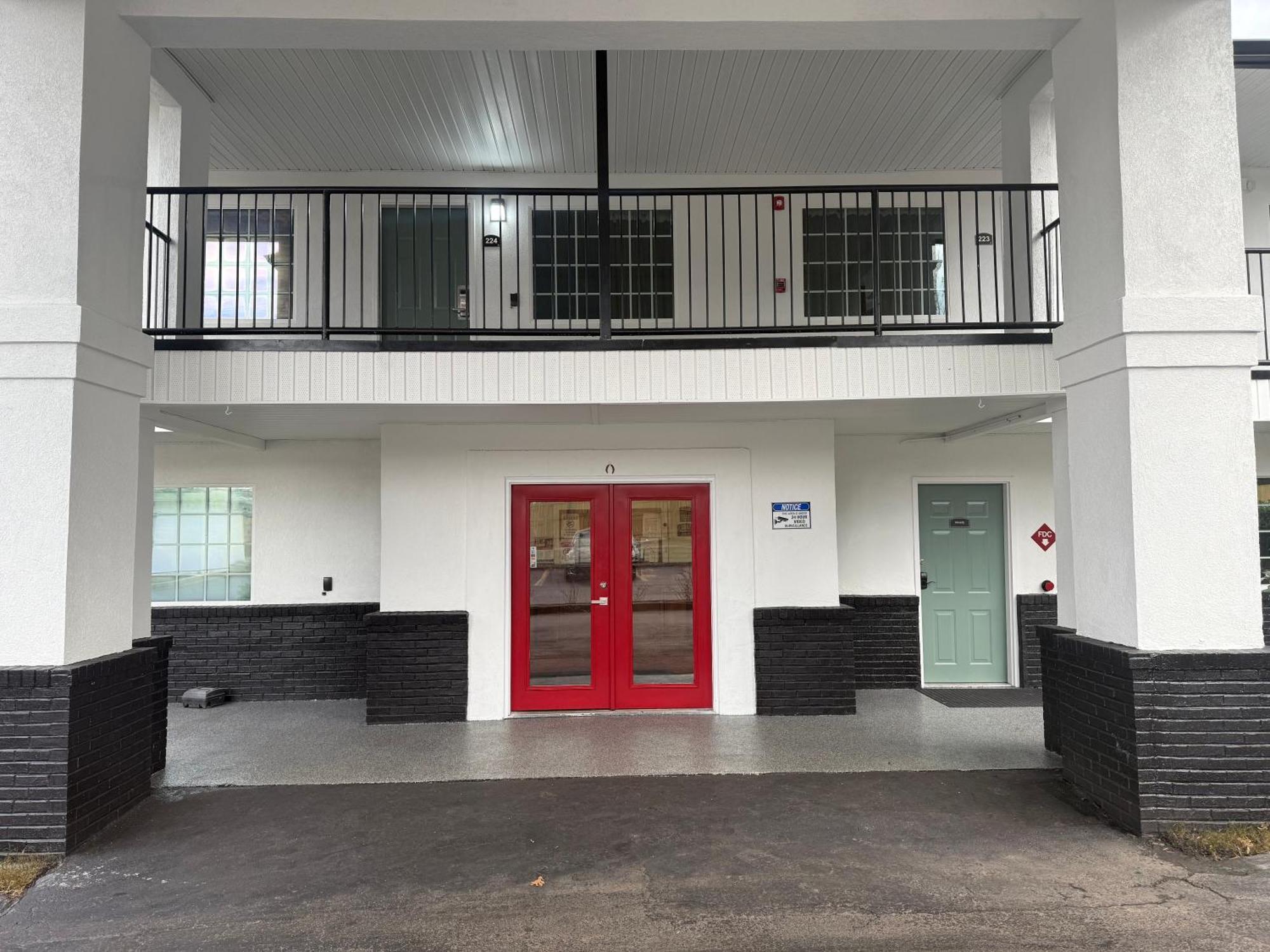 Magnolia Bay Hotel & Suites 琼斯伯勒 外观 照片