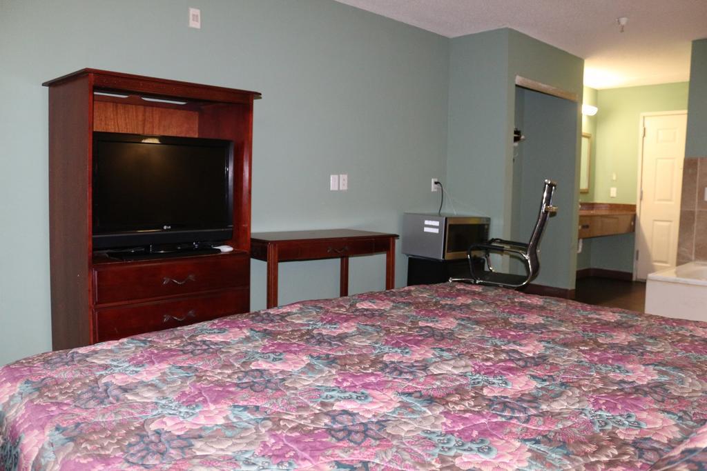 Magnolia Bay Hotel & Suites 琼斯伯勒 外观 照片