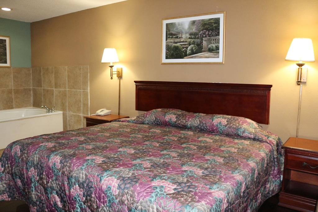 Magnolia Bay Hotel & Suites 琼斯伯勒 外观 照片