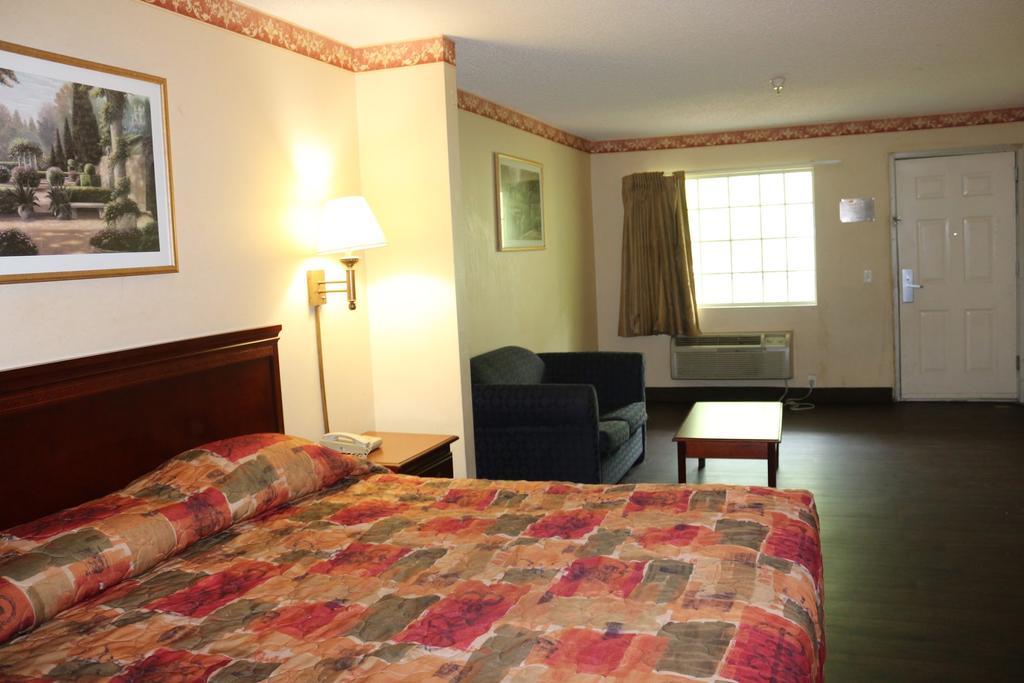 Magnolia Bay Hotel & Suites 琼斯伯勒 外观 照片