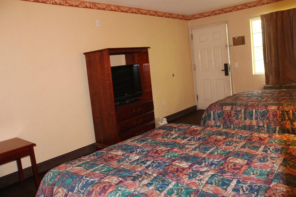 Magnolia Bay Hotel & Suites 琼斯伯勒 外观 照片