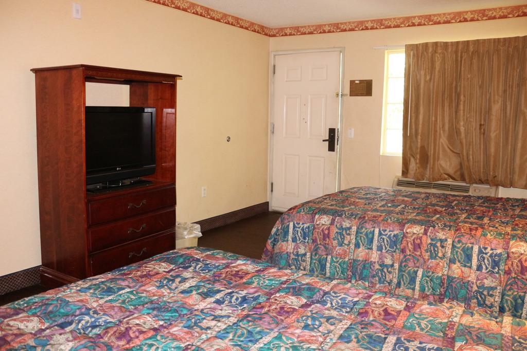 Magnolia Bay Hotel & Suites 琼斯伯勒 外观 照片