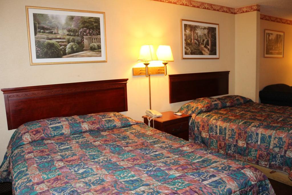 Magnolia Bay Hotel & Suites 琼斯伯勒 外观 照片