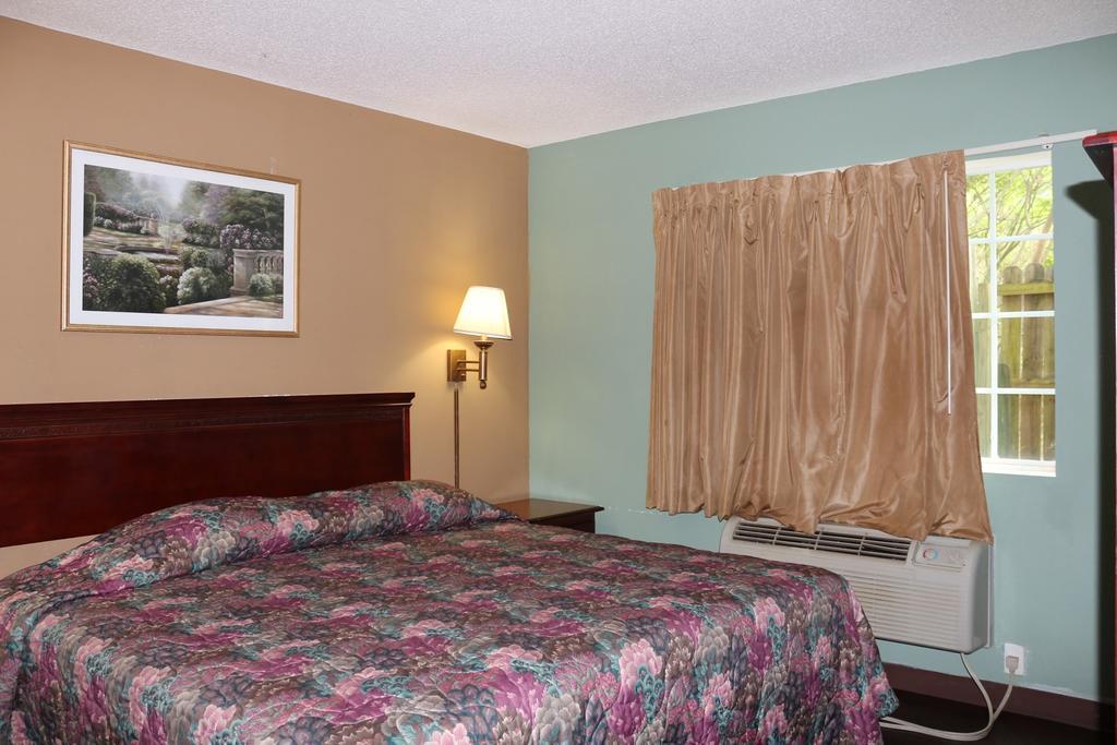 Magnolia Bay Hotel & Suites 琼斯伯勒 外观 照片