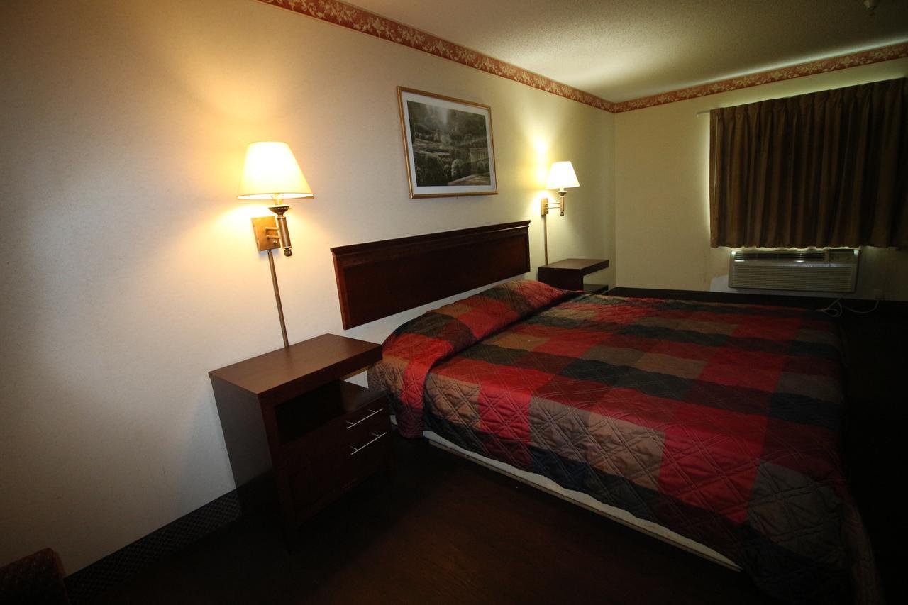 Magnolia Bay Hotel & Suites 琼斯伯勒 外观 照片