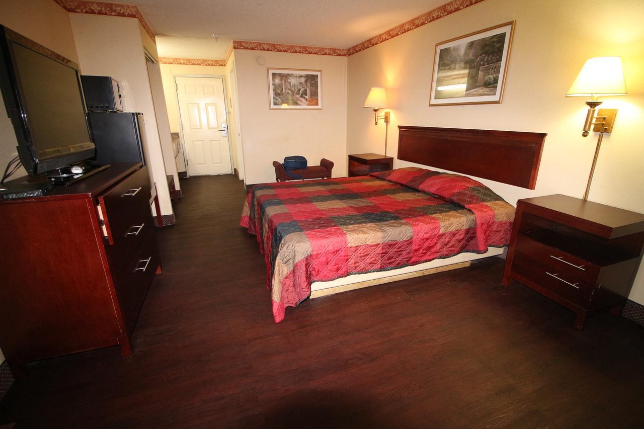 Magnolia Bay Hotel & Suites 琼斯伯勒 外观 照片