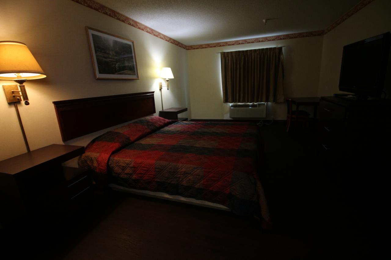Magnolia Bay Hotel & Suites 琼斯伯勒 外观 照片