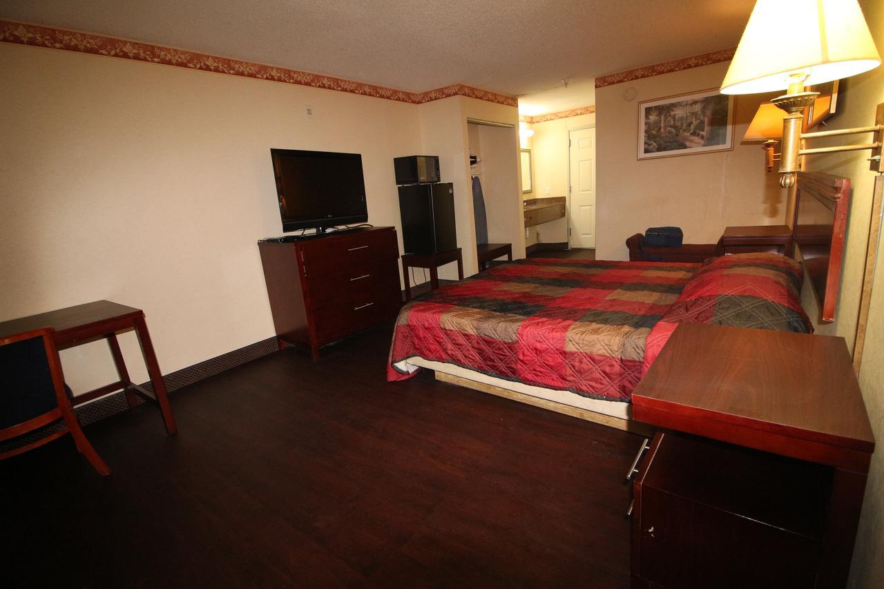 Magnolia Bay Hotel & Suites 琼斯伯勒 外观 照片