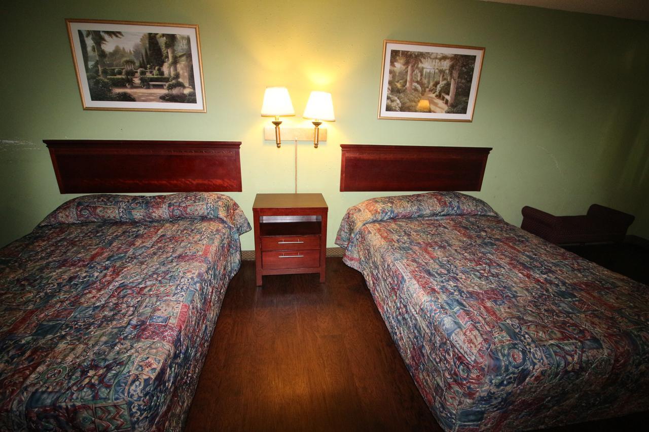 Magnolia Bay Hotel & Suites 琼斯伯勒 外观 照片