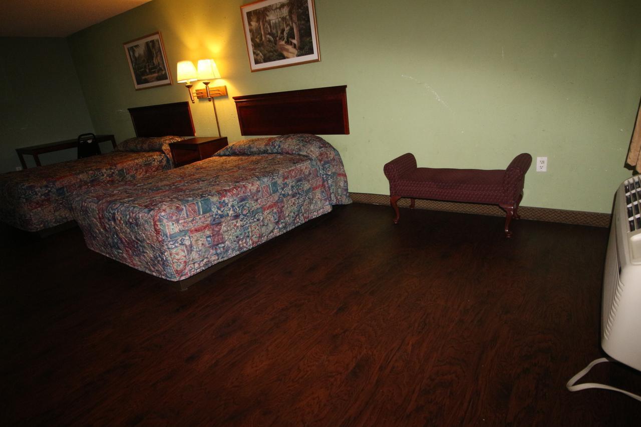 Magnolia Bay Hotel & Suites 琼斯伯勒 外观 照片