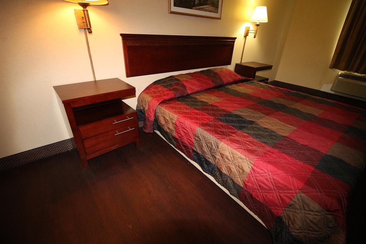 Magnolia Bay Hotel & Suites 琼斯伯勒 外观 照片