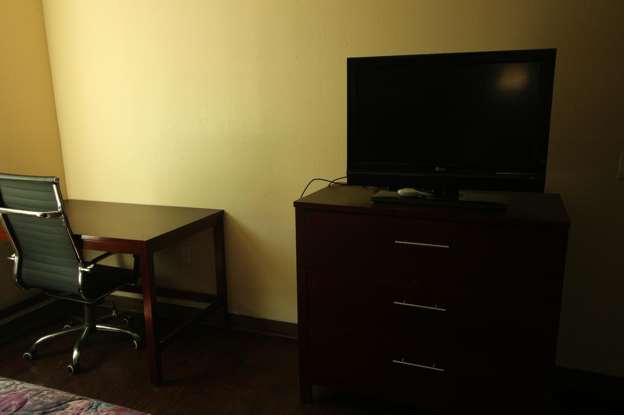 Magnolia Bay Hotel & Suites 琼斯伯勒 外观 照片