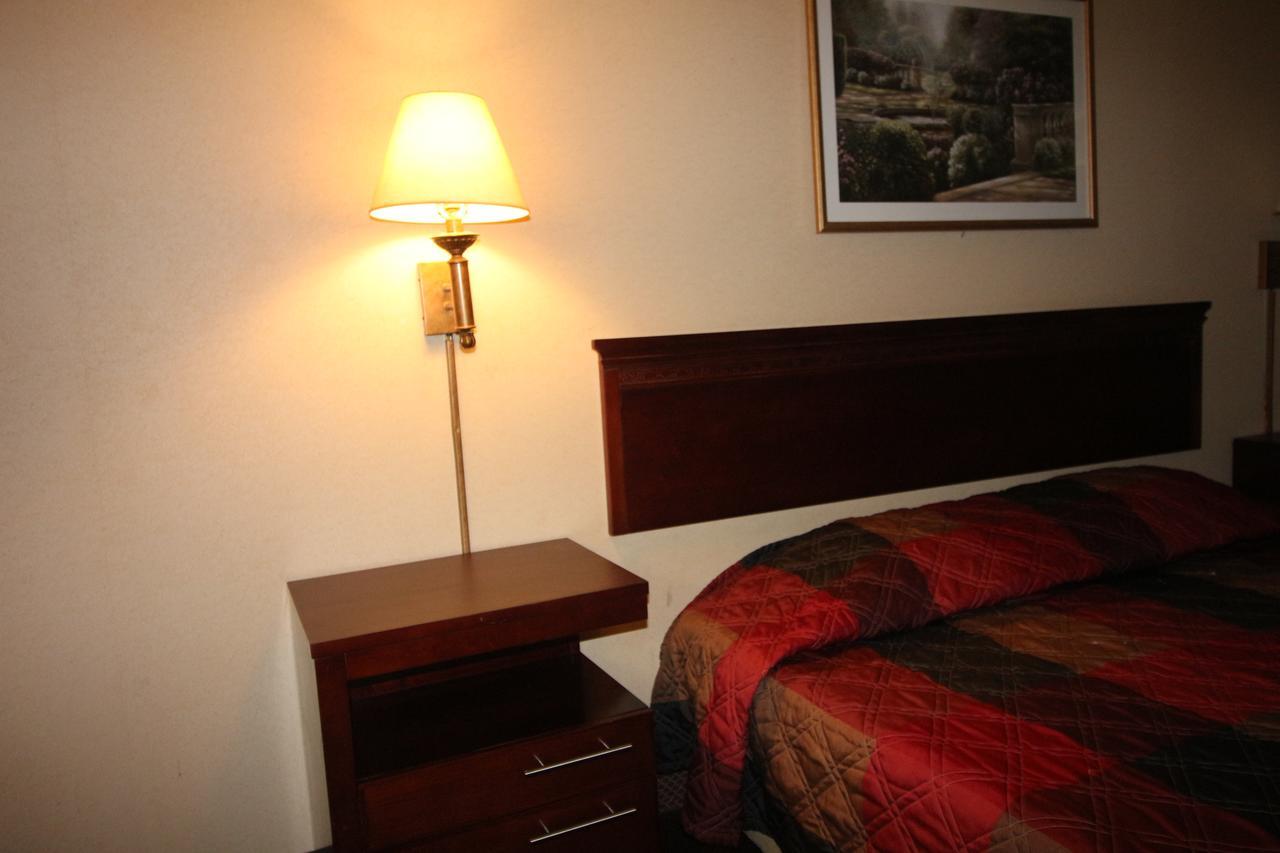 Magnolia Bay Hotel & Suites 琼斯伯勒 外观 照片