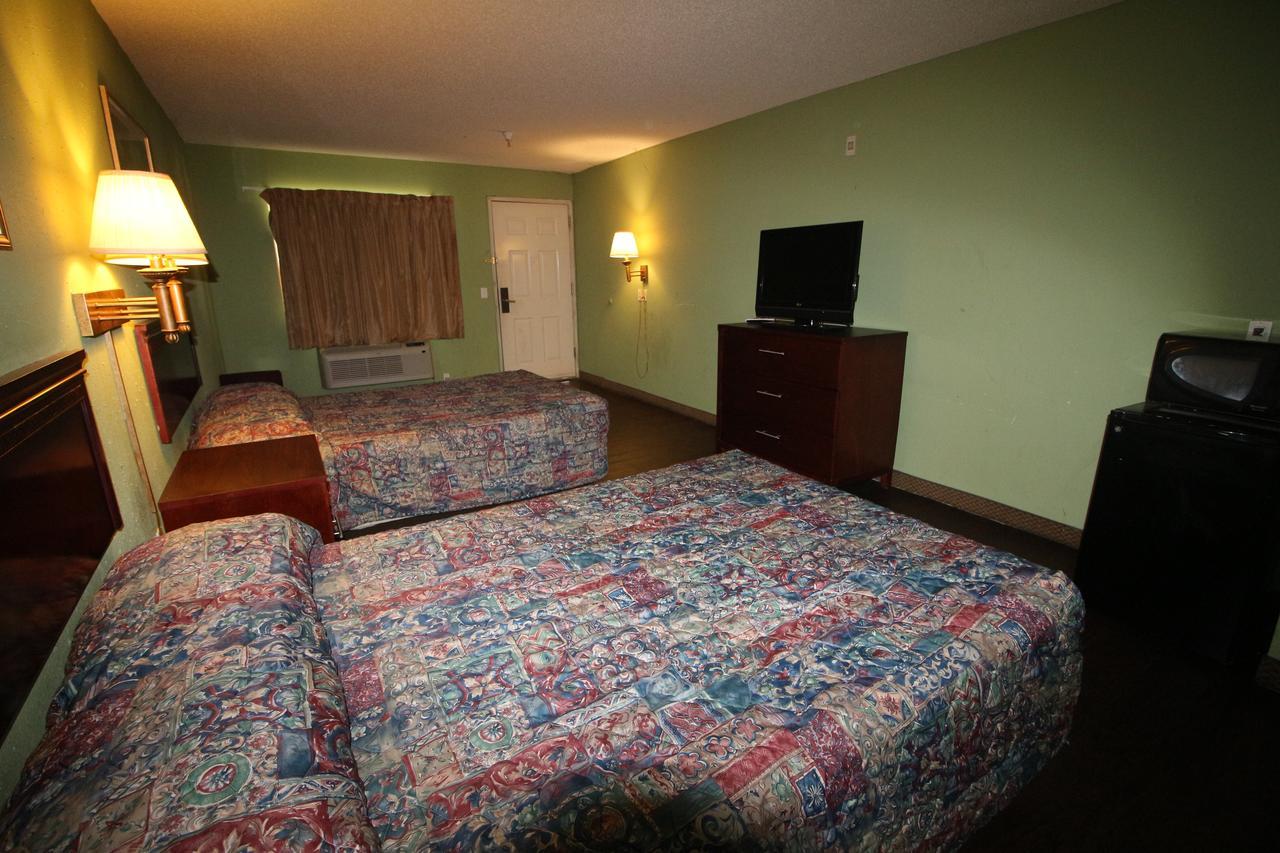 Magnolia Bay Hotel & Suites 琼斯伯勒 外观 照片